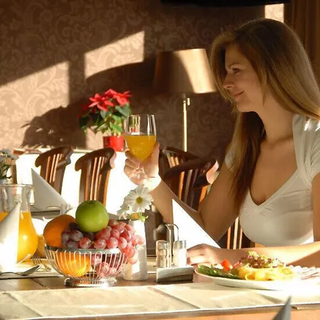 Szepia Bio And Art 4*